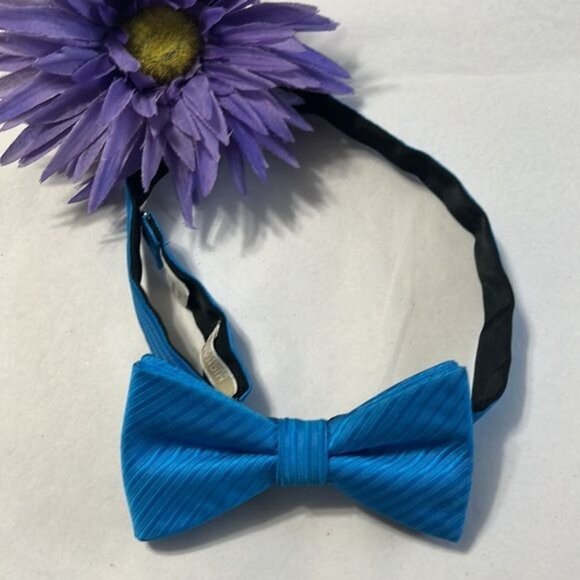 Michael Kors Adjustable Blue Satin Textured Bow Tie For Men - Picture 3 of 5